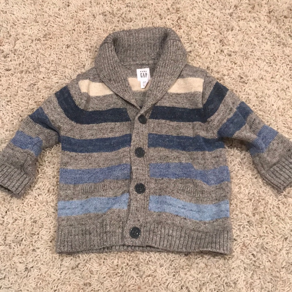 Baby GAP cardigan size 6-12 MOs EUC